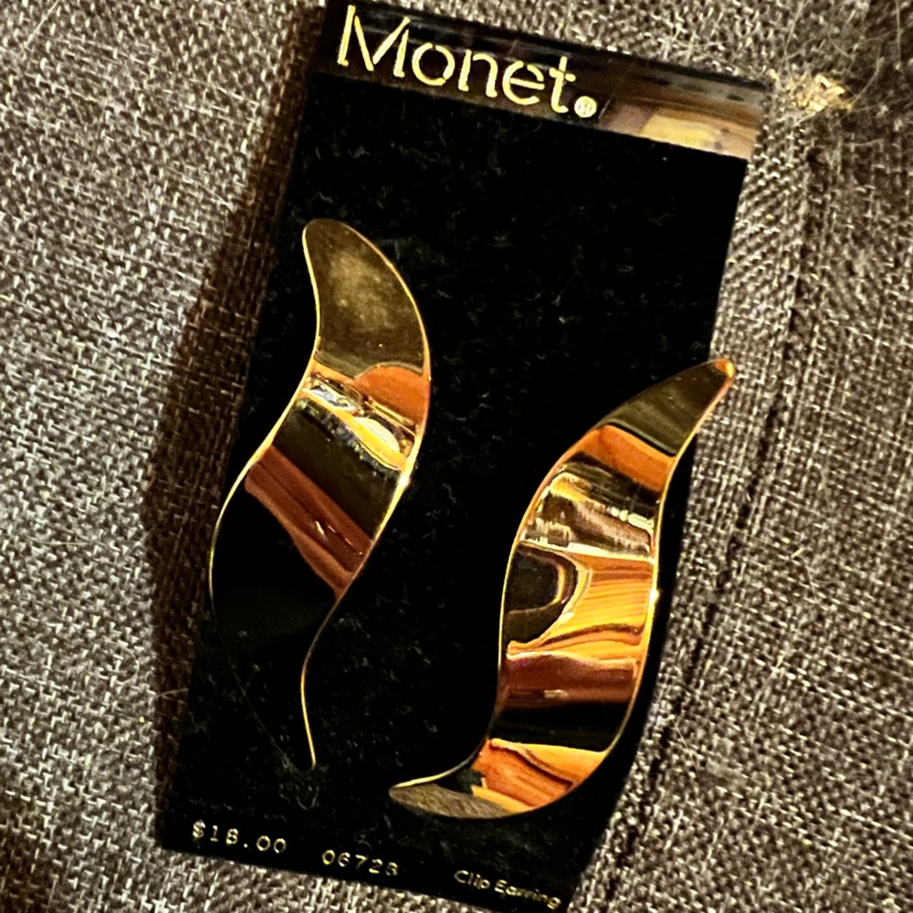 Vintage gold tone Monet clip-on earrings.